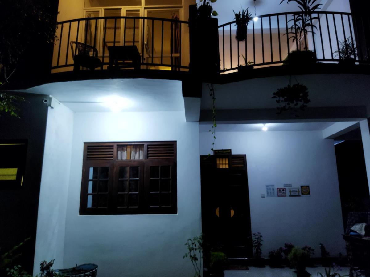 Rusara Guest Home Уелигама Екстериор снимка