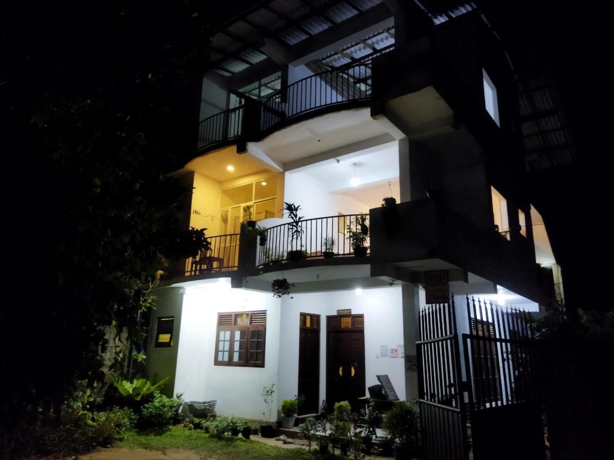 Rusara Guest Home Уелигама Екстериор снимка