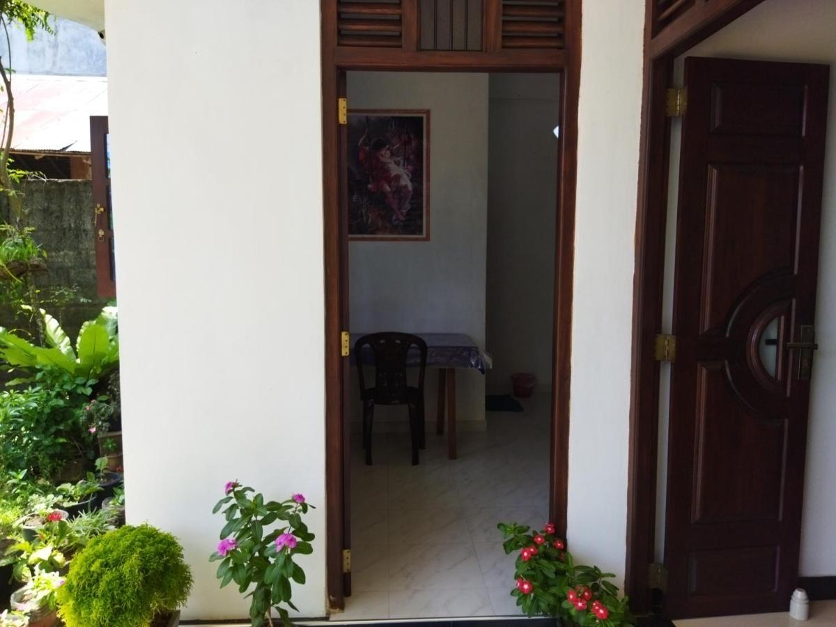 Rusara Guest Home Уелигама Стая снимка