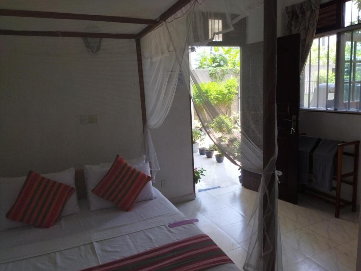 Rusara Guest Home Уелигама Екстериор снимка
