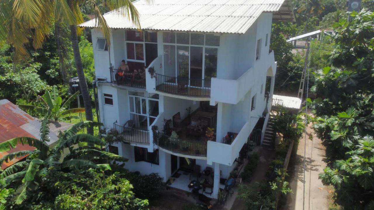 Rusara Guest Home Уелигама Екстериор снимка