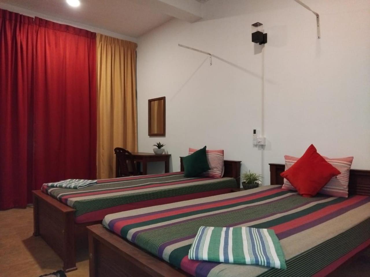 Rusara Guest Home Уелигама Екстериор снимка