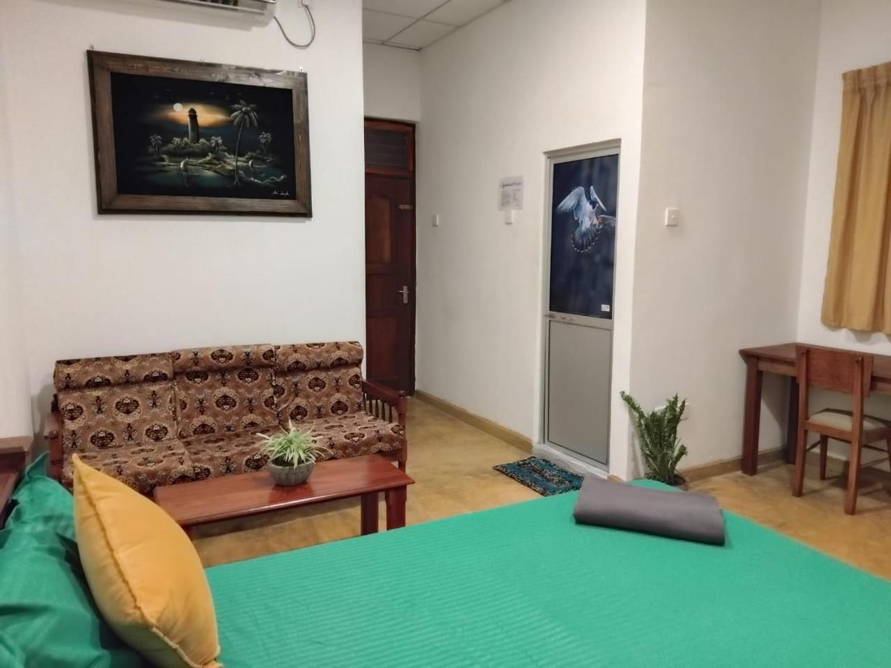 Rusara Guest Home Уелигама Екстериор снимка