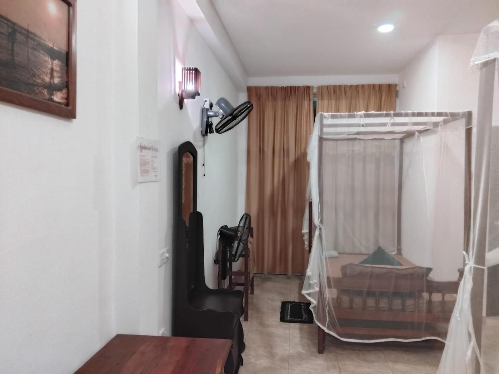 Rusara Guest Home Уелигама Екстериор снимка